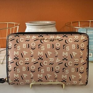 MARC JACOBS Signature Letter Monogram Wallet(EUC)